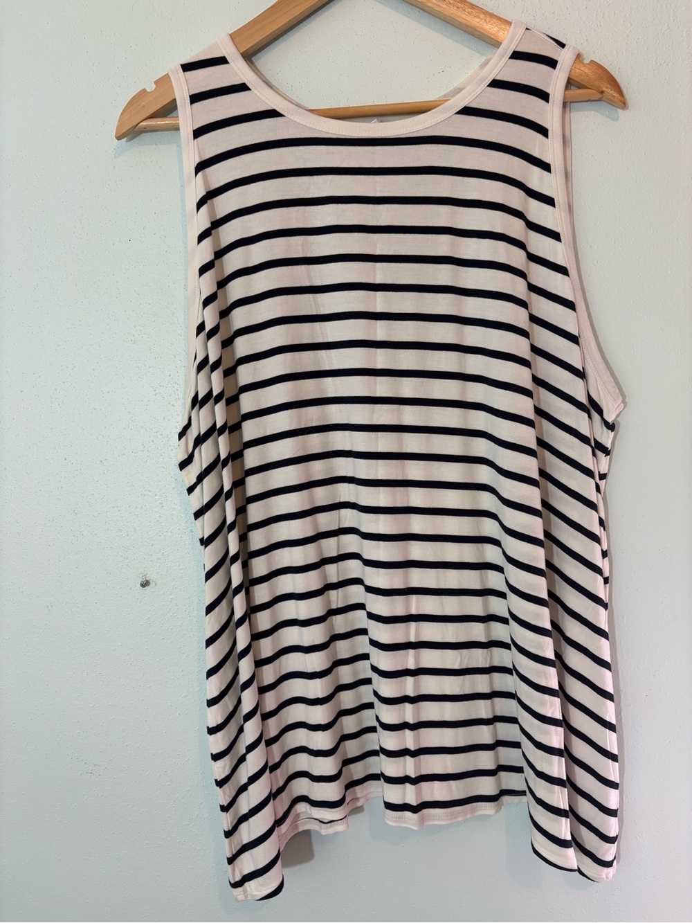 OLD NAVY 3X ✨ plus size sleeveless tank black and white stripes like new